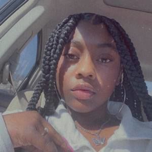 Meet your Posher, Carissa